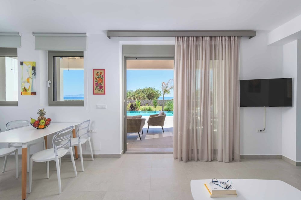 Villa Panaxia Akte