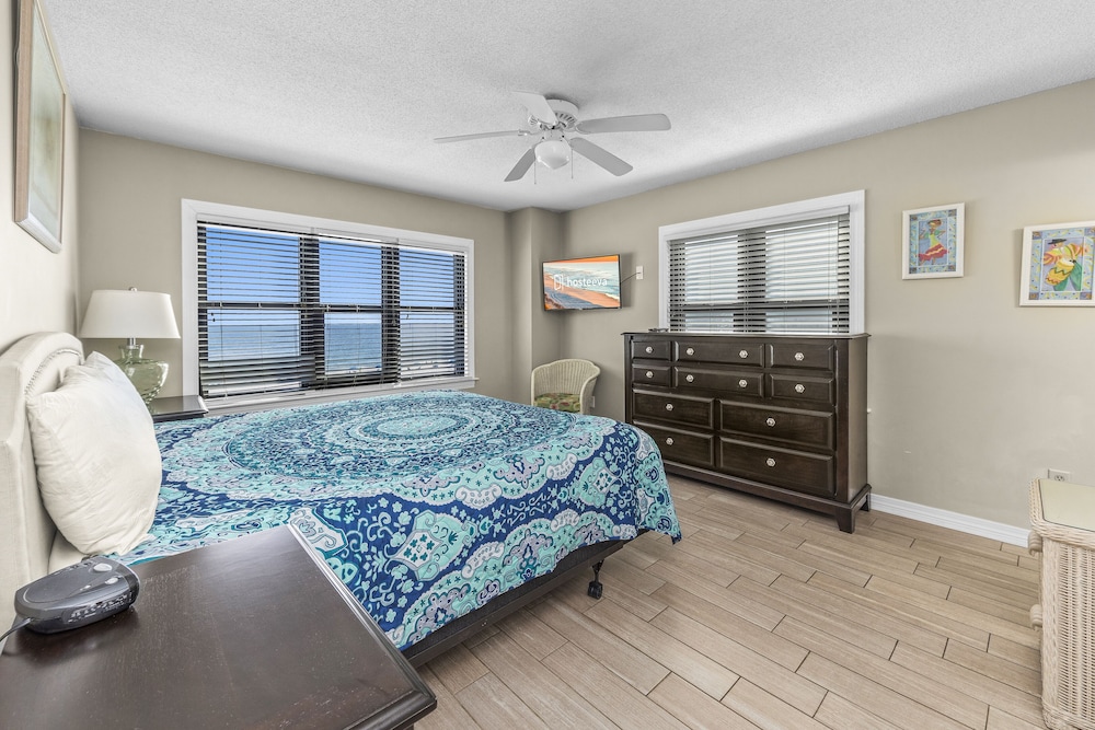 Harbor Place Condominiums by Hosteeva view 5