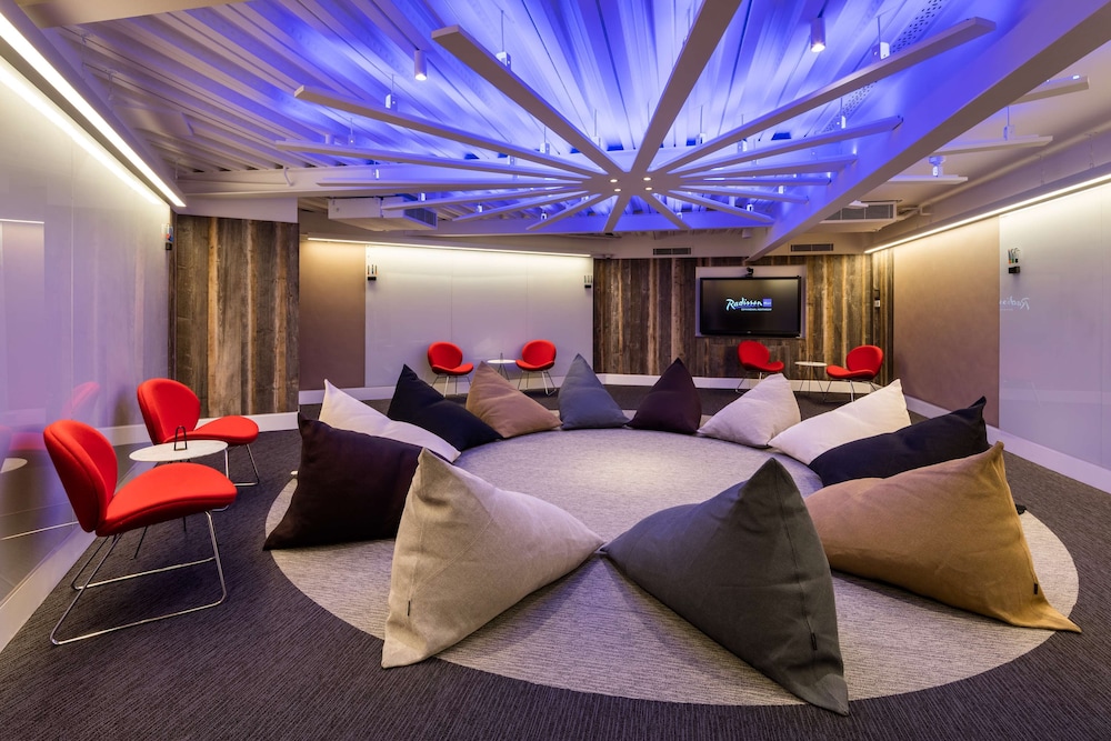 Hayes Vacations - Radisson Blu Hotel, London Heathrow - Property Image 1