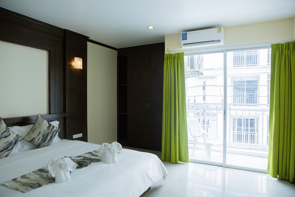 Blue Skyline Hotel view 2