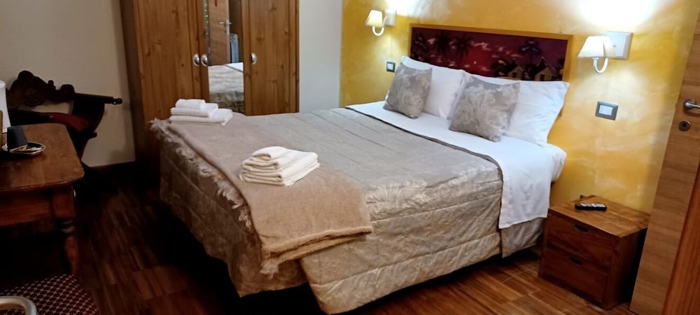 Aurelia Garden Gold Bed & Breakfast