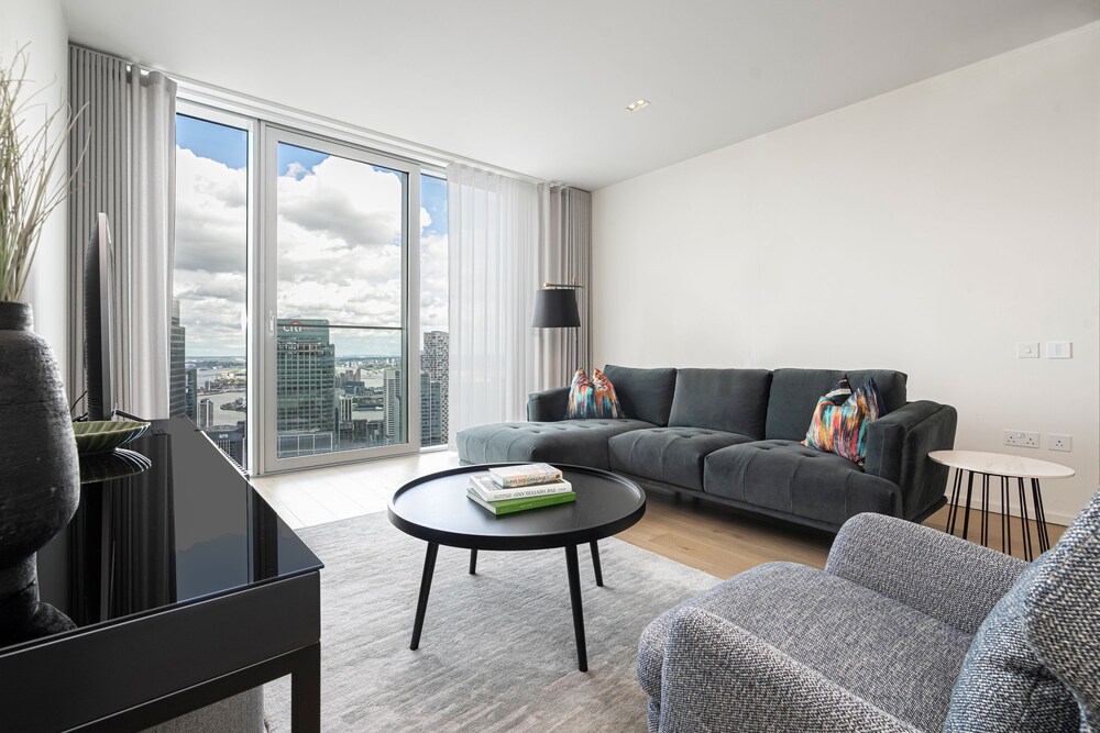 Sensational Two-bedroom Apartment by the River