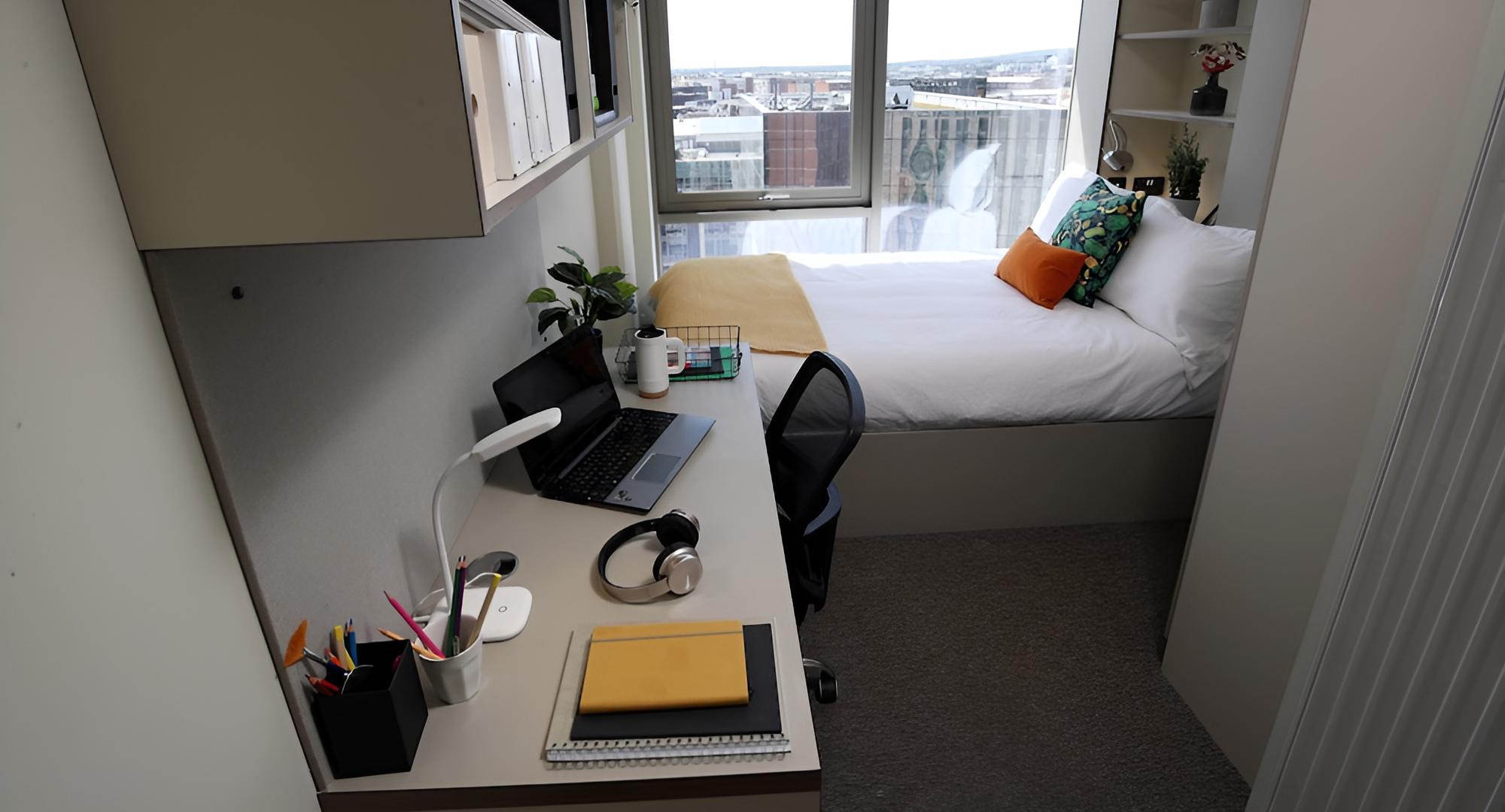 Vibrant Rooms STUDENT only BELFAST view 4