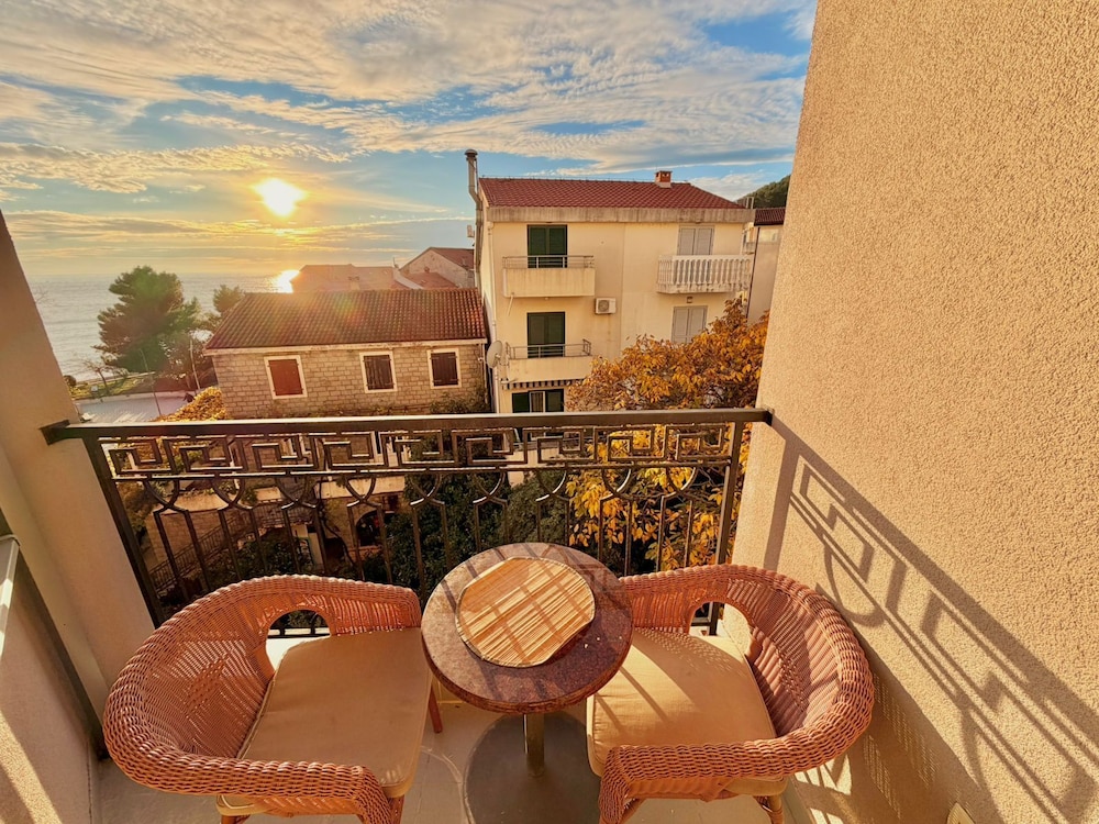 Beachfront Apartments Oaza 2