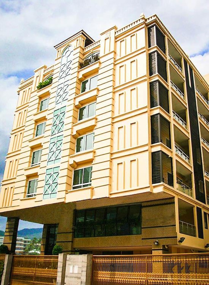 Hotel 42 Grand Residence - Image 1