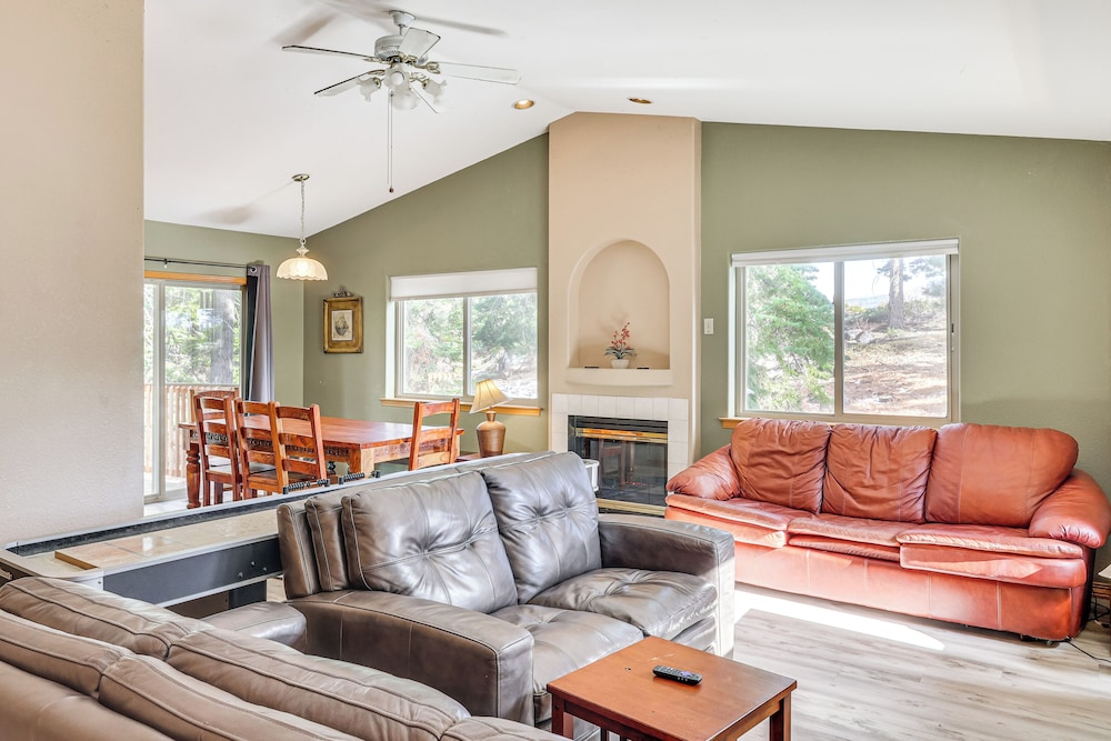 7 Mi to Beach: Home w/ Hot Tub in South Lake Tahoe