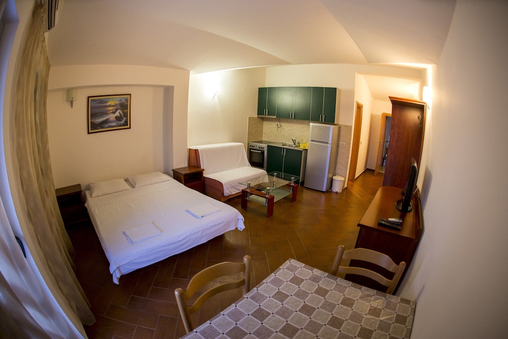 SMS Apartments