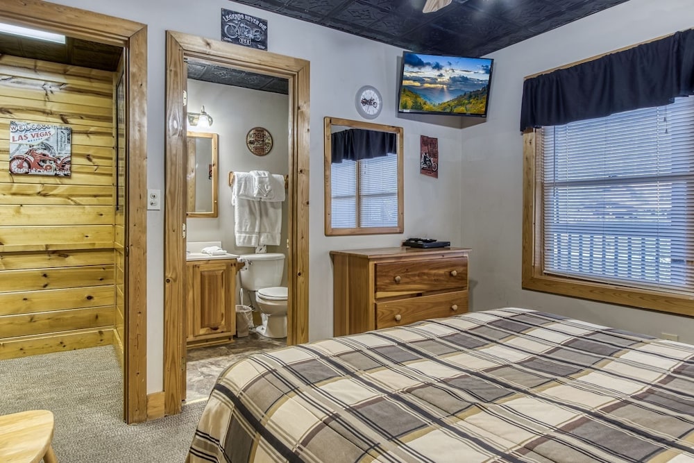 Er313- Crosswinds- Great Location- Close To Town 5 Bedroom Cabin view 2