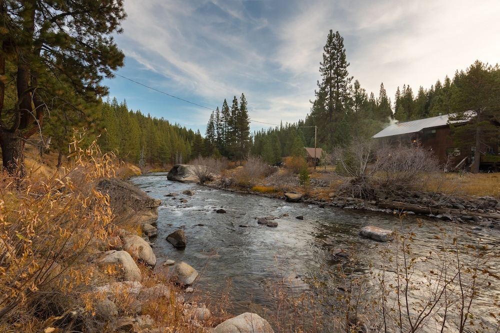 Hunter by Avantstay Riverfront Cabin w Prvt Cottage 5mins From Palisades