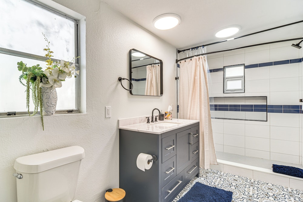 2 Mi to Beach: Family Getaway w/ Yard in St Pete!
