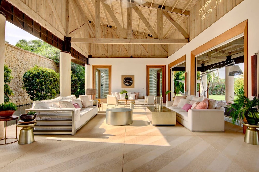 Architect s Estate w Pool Private Chef Butler
