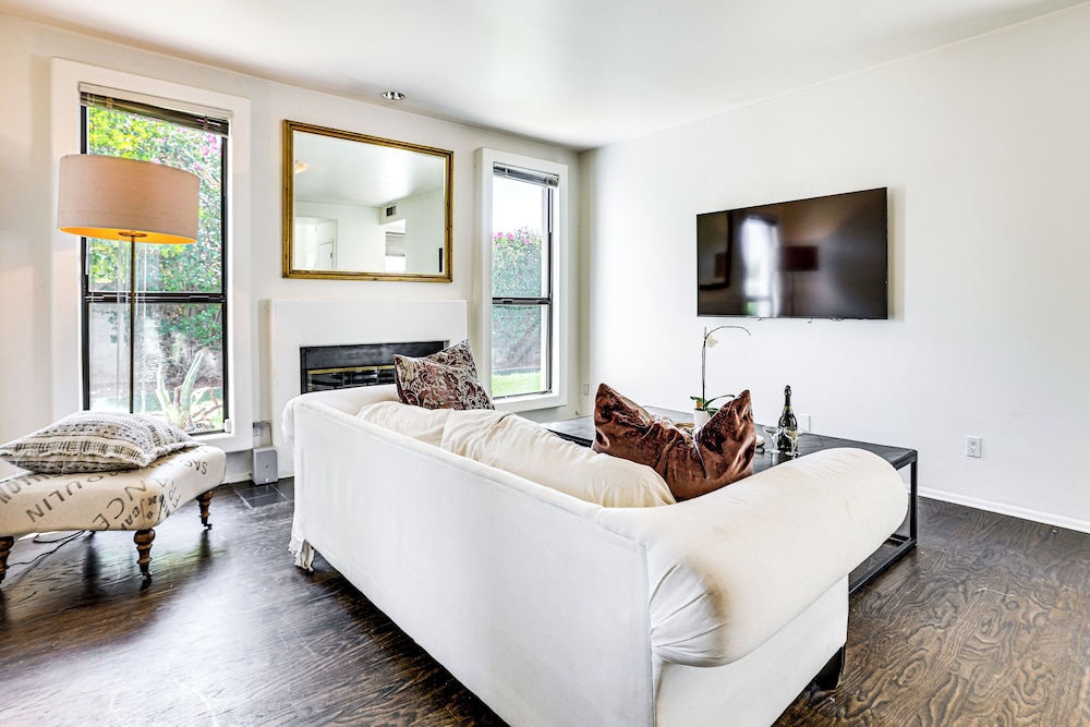 Dog Friendly! Modernist Oasis in North Scottsdale