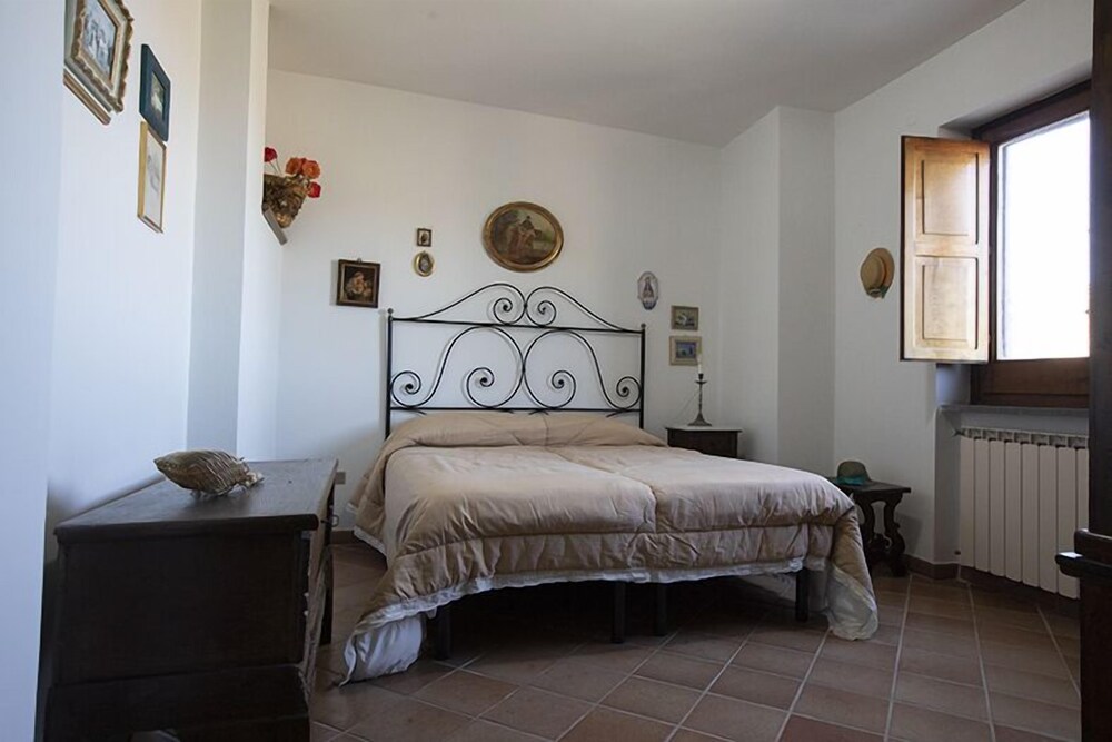 Contessa Siffridina view 5