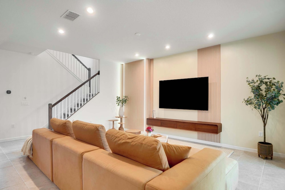 Luxury 7BR Villa, Pool, Spa & Game Room