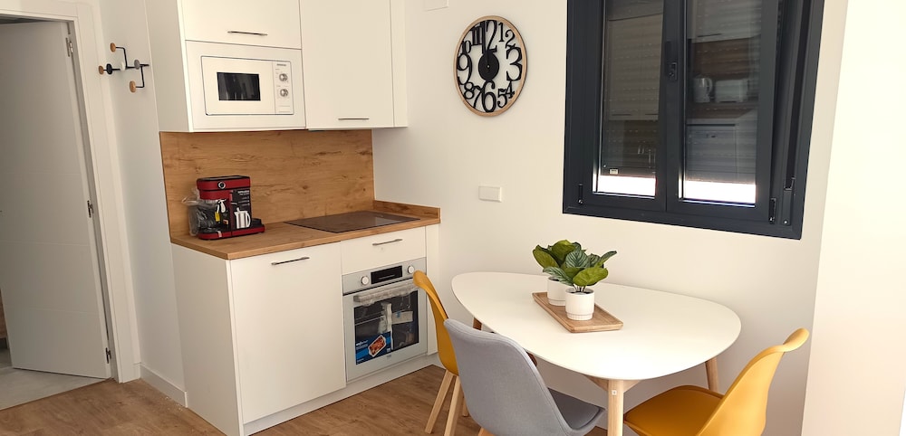APARTAHOTEL MADRID URBAN SUITES - EDIFICIO EXCLUSIVO - 7 Apartments Boutique Full Equiped