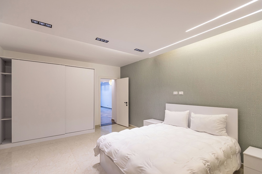 Host Prime Paradise Villa At Rehab City
