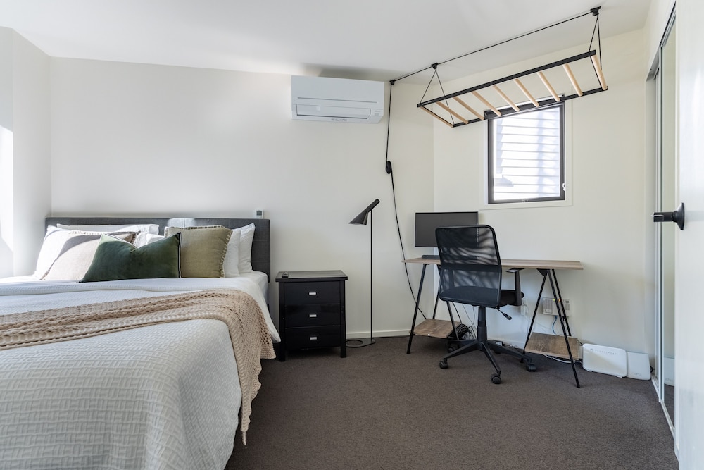 High-end 3BR House - Skytower View view 4