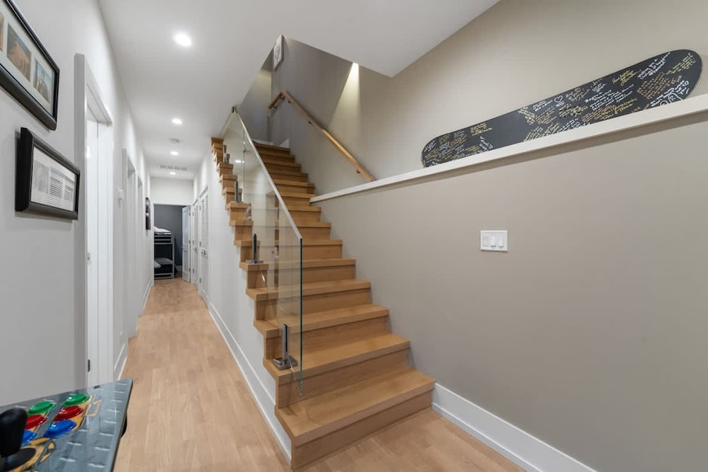 Stunning 5BR Home With 2 Rooftops Sauna Hot Tub