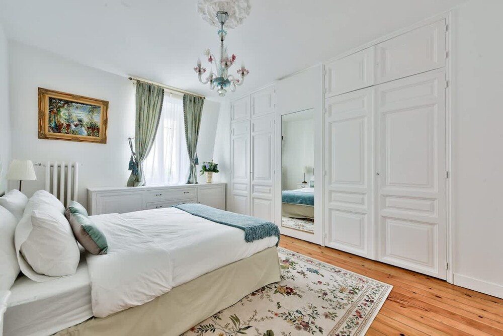 Noble Luxury Residence in the Heart of Paris