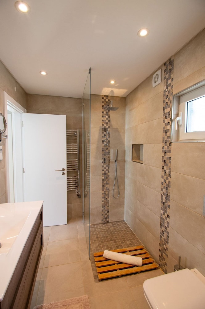 Casa Ana Superbly Renovated With Heated Private