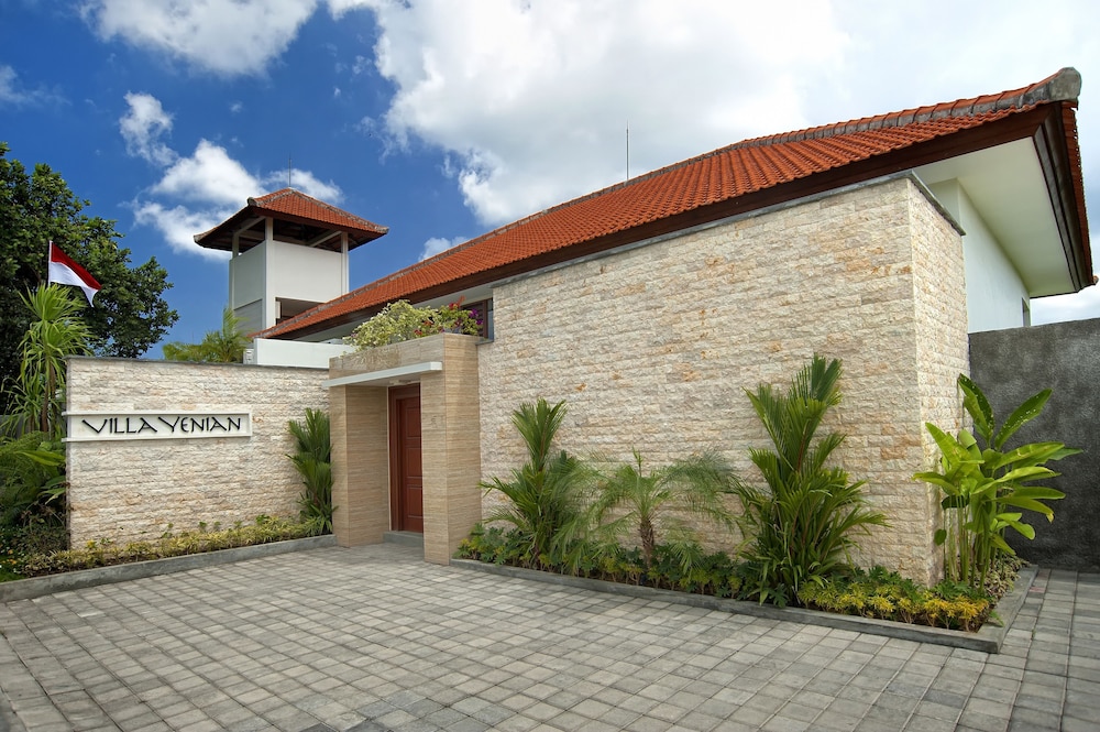 Villa Yenian by Villa Finder