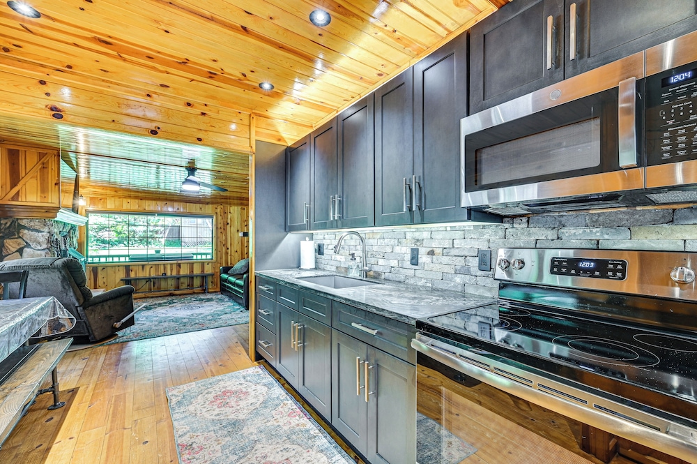 Hike & Snow Play! Creekside Cabin in Payson view 5