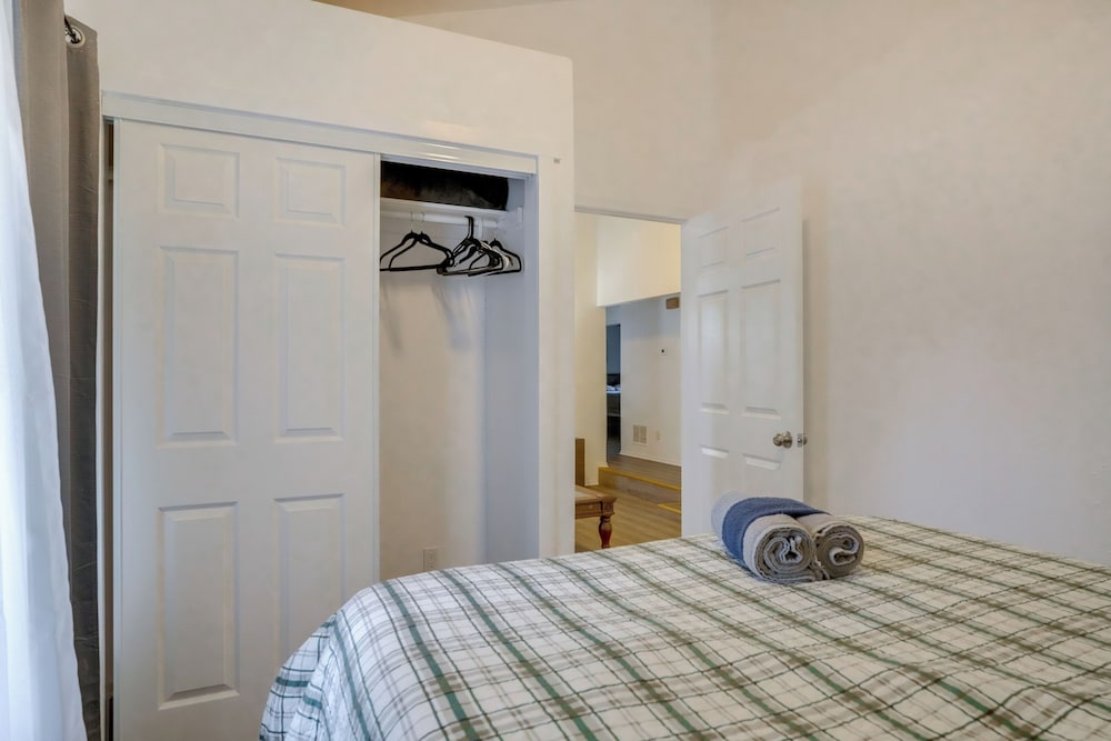 Updated Home in Suburbs - 10 Mi to Dtwn Stockton!