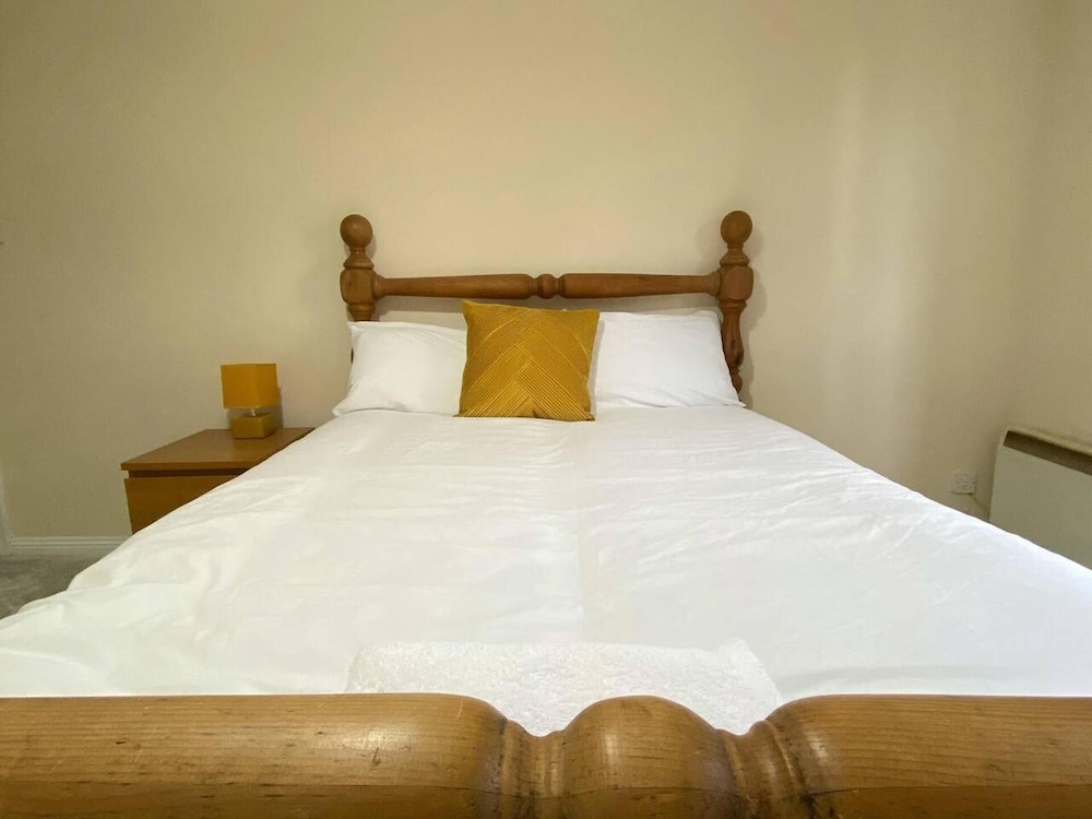 Remarkable 2-bed Apartment in Glasgow view 2