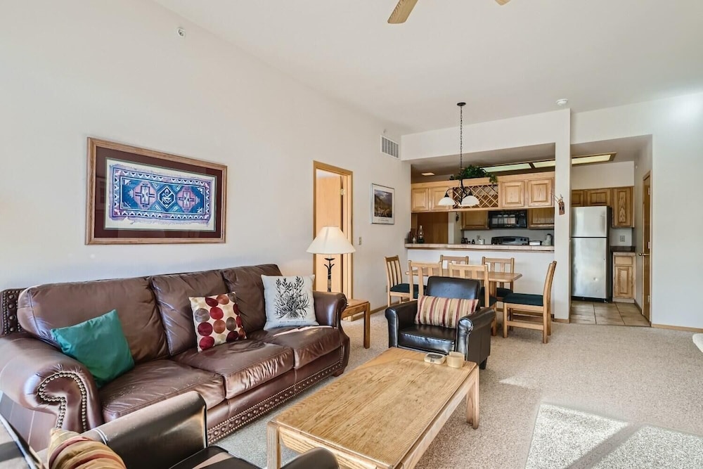 Lake Forest 201f 2 Bedroom Condo by RedAwning