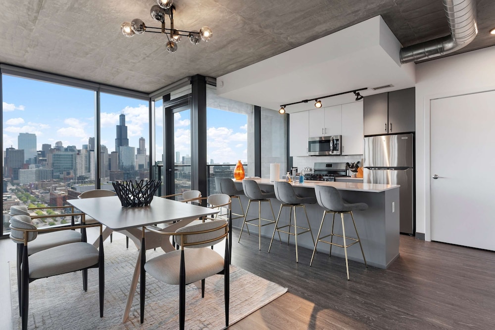 Cloud9 6 apt for 30ppl Fulton Market The Nouveau