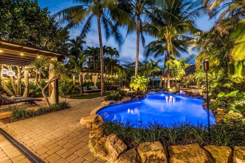 New Waterfront Oasis, Minutes to Beach, Eats, Shops