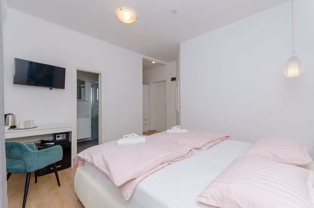 Split Vacations - Apartment and Room Columbo - Property Image 18