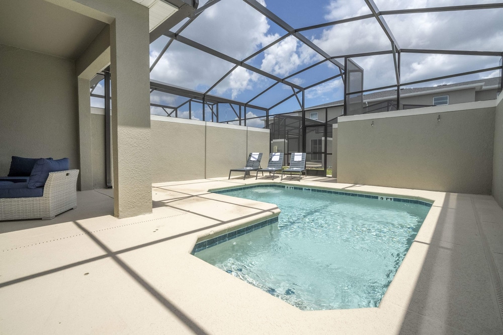 Fantastic 4 Bd W/ Pool @ Storey Lake Resort 2709