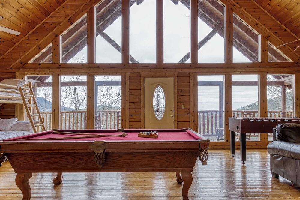 Hot Tub, Game Room, Movie Theater, View Sleeps 18 Lookout Lodge by Avantstay
