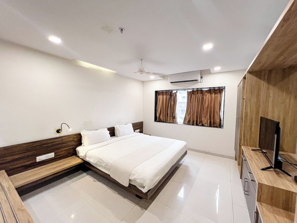 THE GRAND KD HOTEL