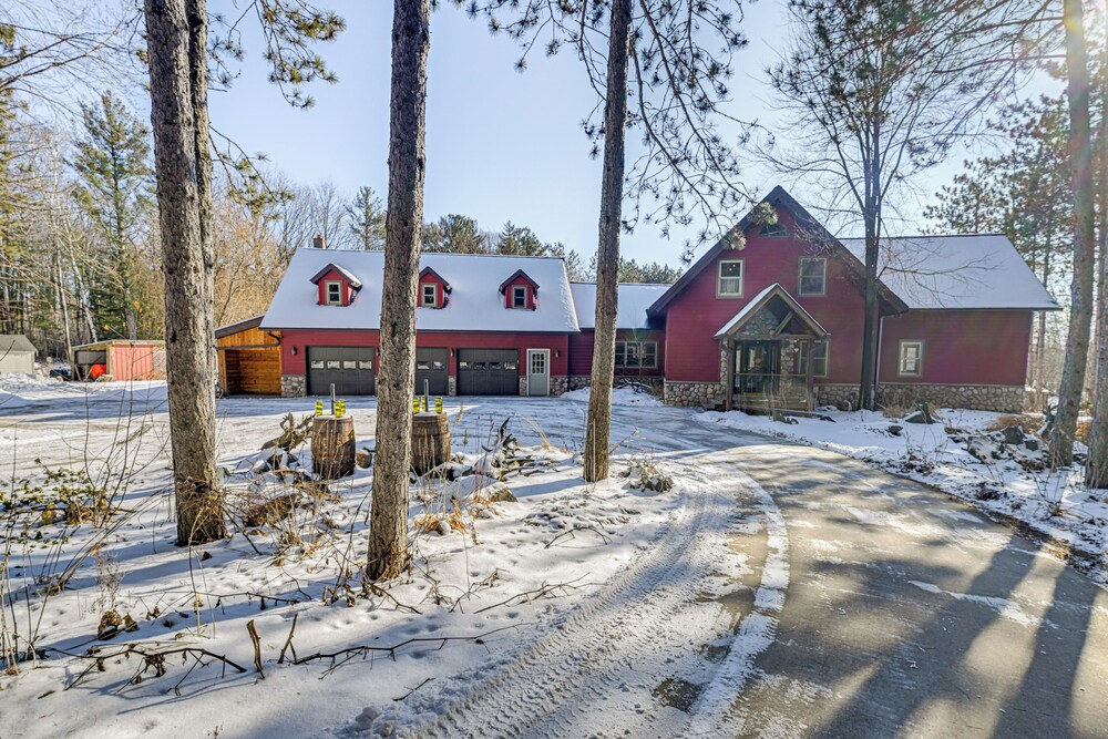 Hot Tub & Private Sauna: Wausau Family Home