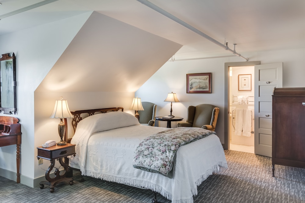 The First Colony Inn