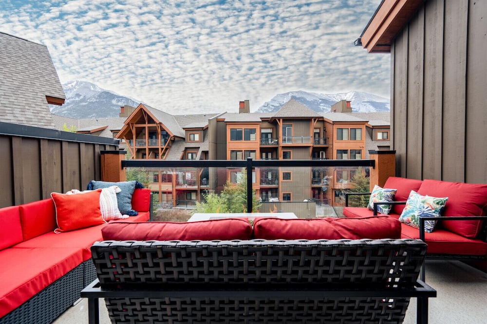 Luxury 3-Br Penthouse | INDOOR Pool & Hot Tub | Pool Table | 2 Decks + Mtn Views - Image 5
