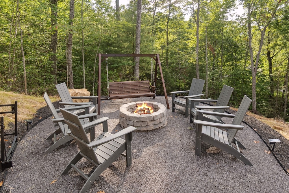 Golden Oaks Cabin 3 Bedroom Home