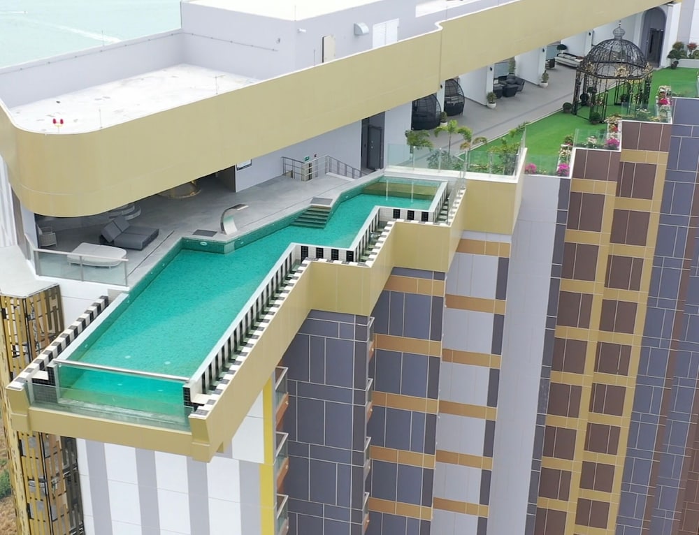 Private Swim Up Pool Apartment on Jomtien Beach Pattaya