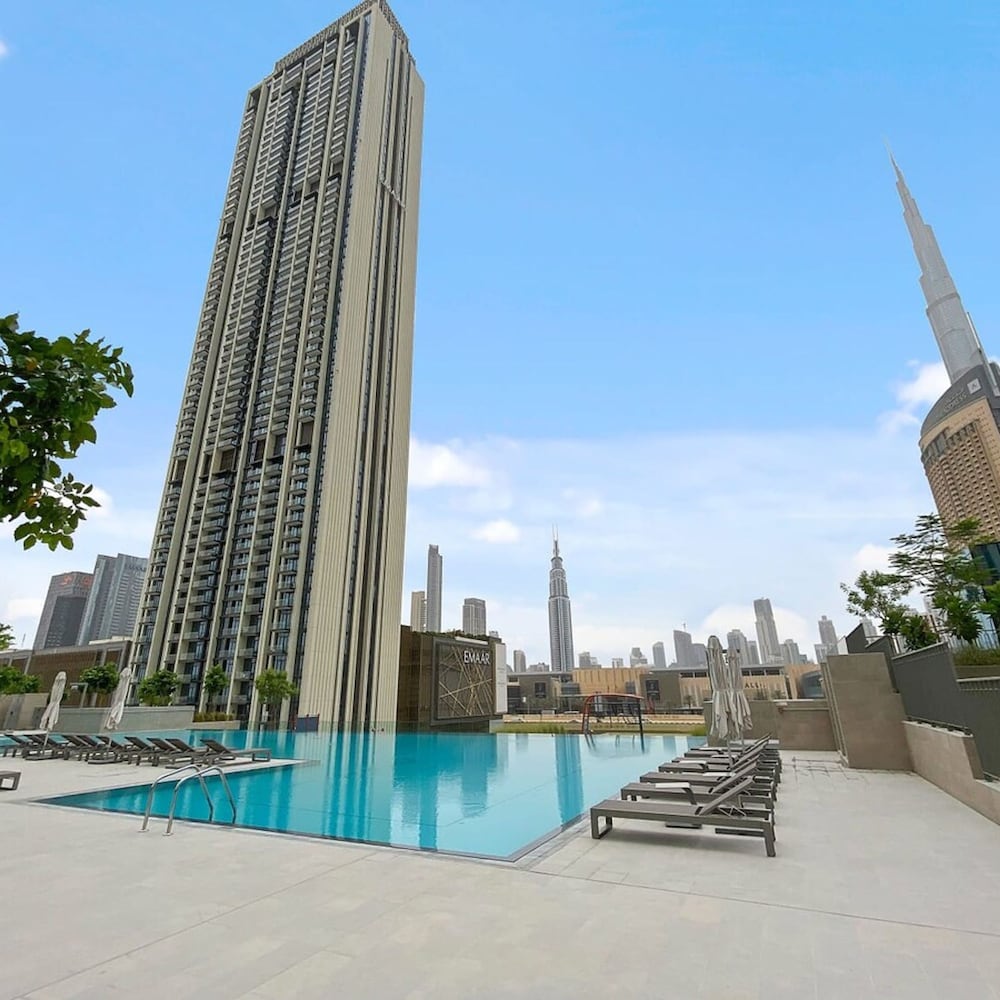 Silkhaus Modern Chic in New Tower Pool Gym