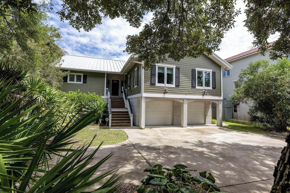 111 Cardinal Crest