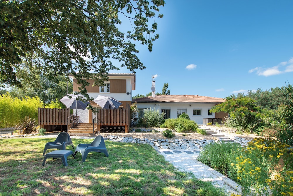 L'Escapade Nature et Gourmande, Chambres d'Hote avec Piscine
