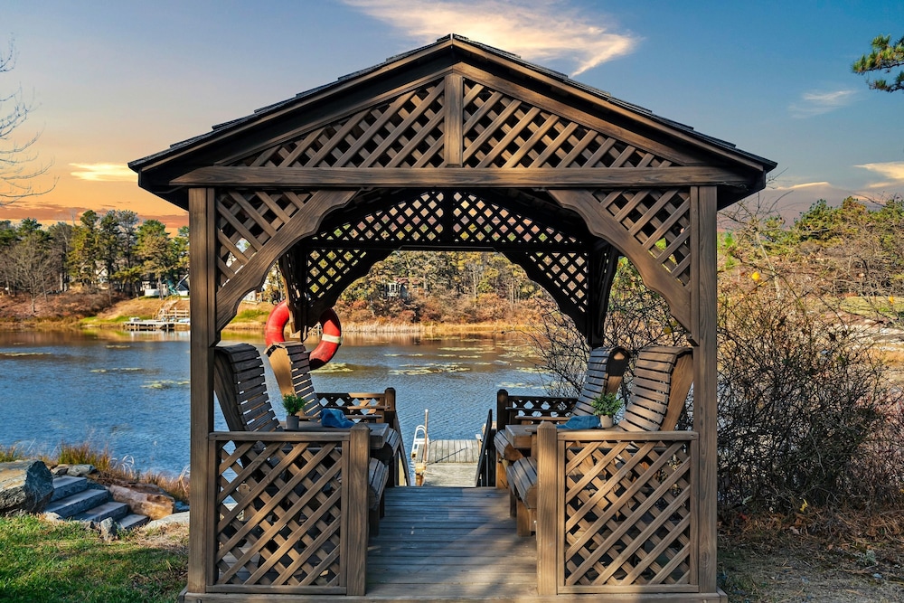 Deer Haven Cabin by Avantstay Waterfront Dock Firepit