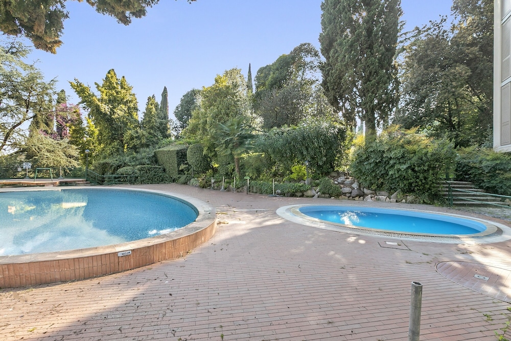 Sonia Sweet Love With Shared Pool
