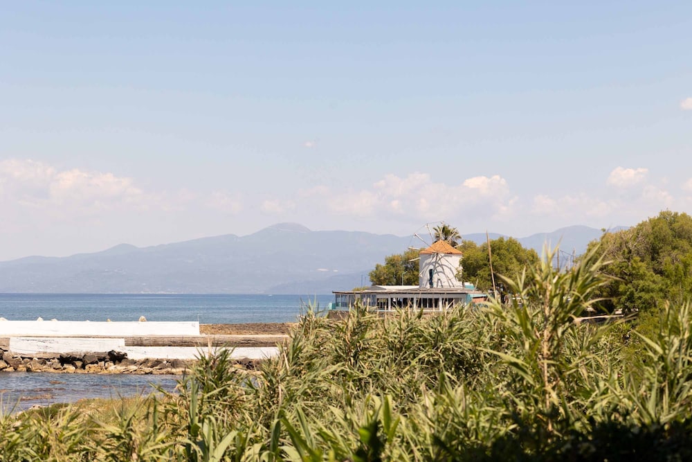 Agrilos Seafront Serenity - Waterfront Oasis