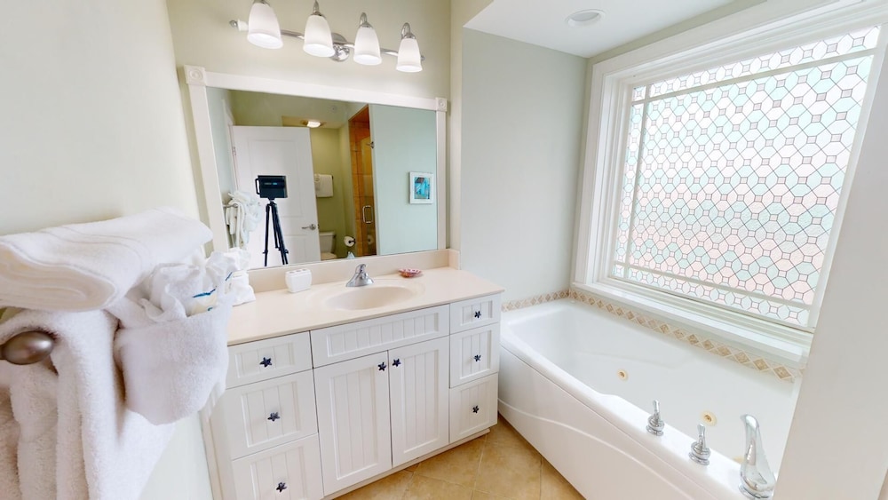 Pier Walk Unit C by Tybee Vacation Rentals
