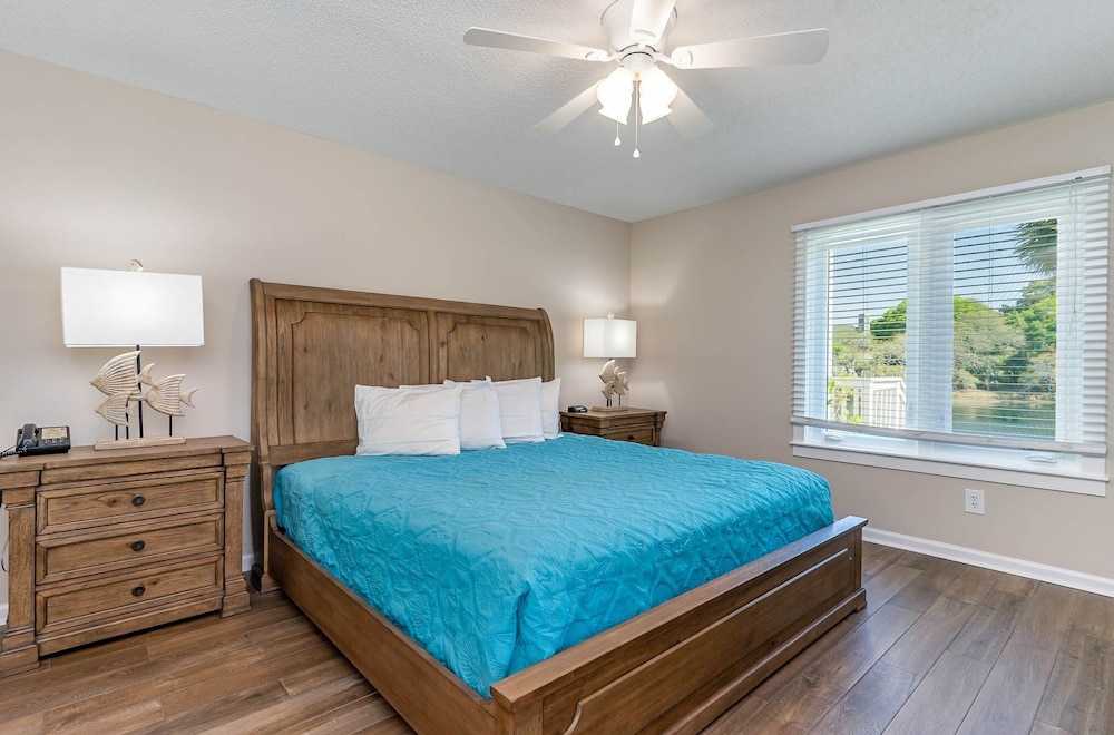 Gorgeous and spacious 4 bedroom villa - 8D Windermere by the Sea 4 Villa view 2