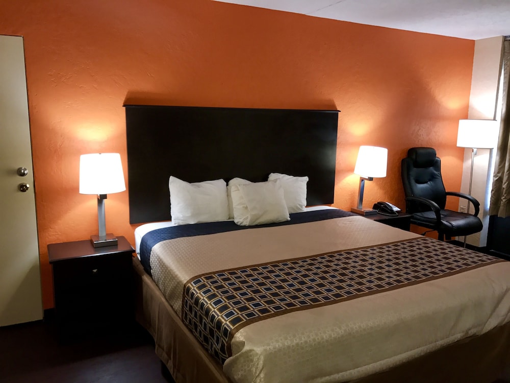 Oxford Vacations - American Inn - Property Image 1