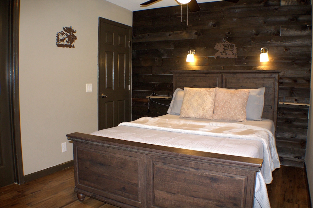 Scenic Solitude 3 Bedroom Cabin
